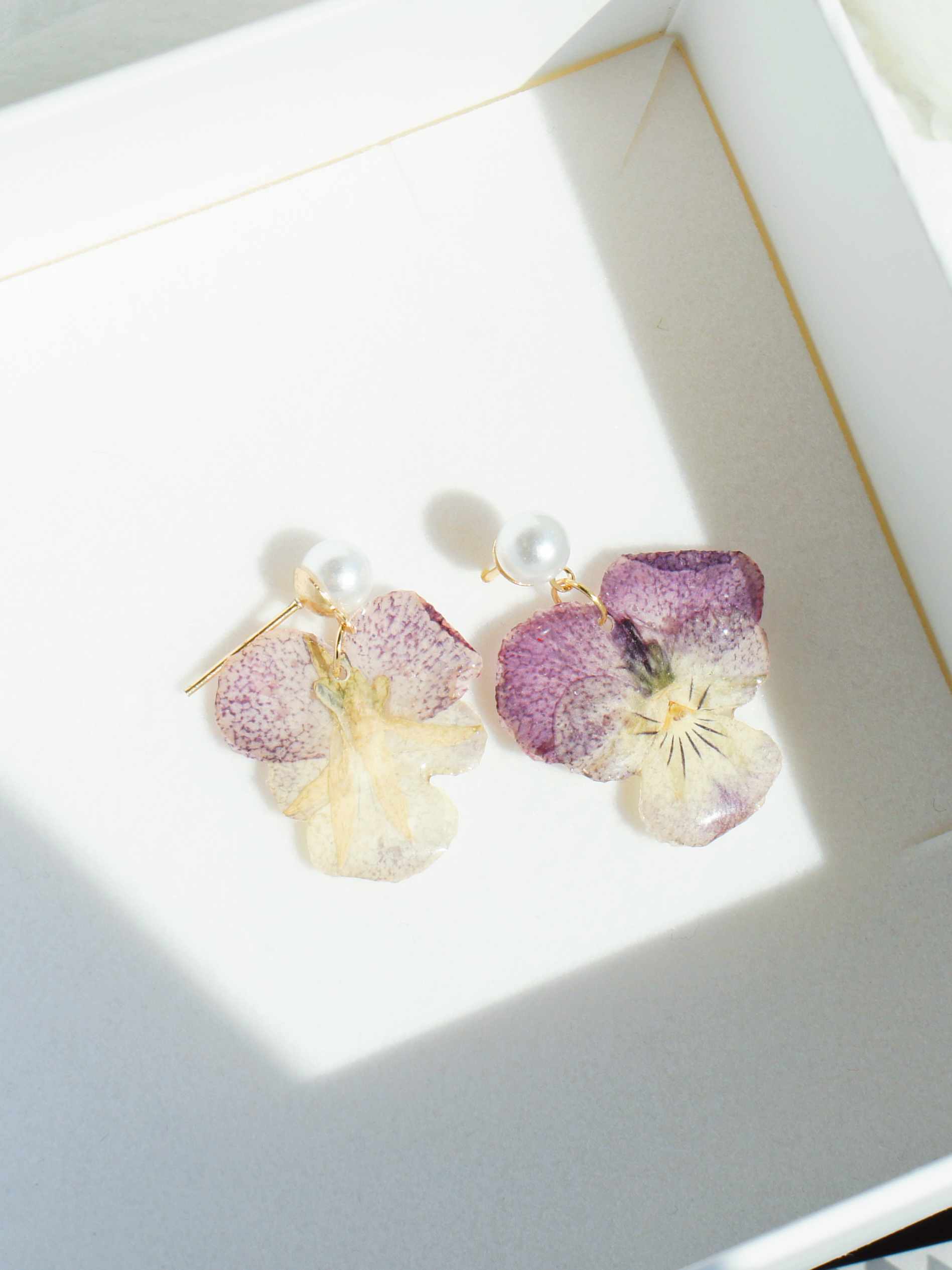 *REAL FLOWER* Little Smileys Pansy Flower Earrings